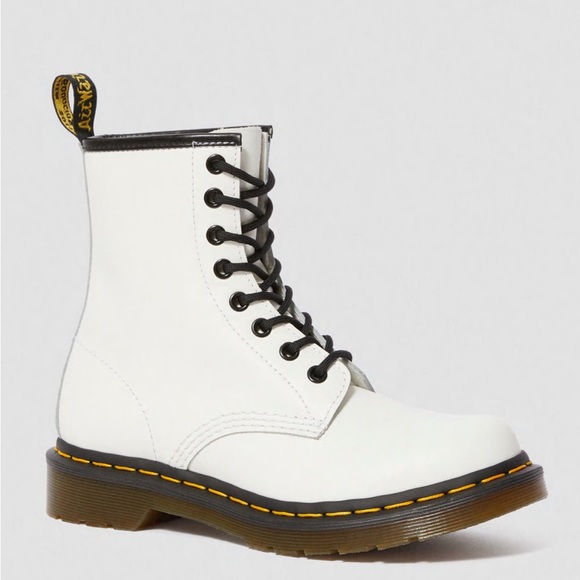 Dr. Martens Shoes - NWOT Doc Marten 1460 Women’s Smooth Leather Lace Up Boots Size 6